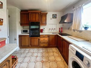 Kitchen - click for photo gallery